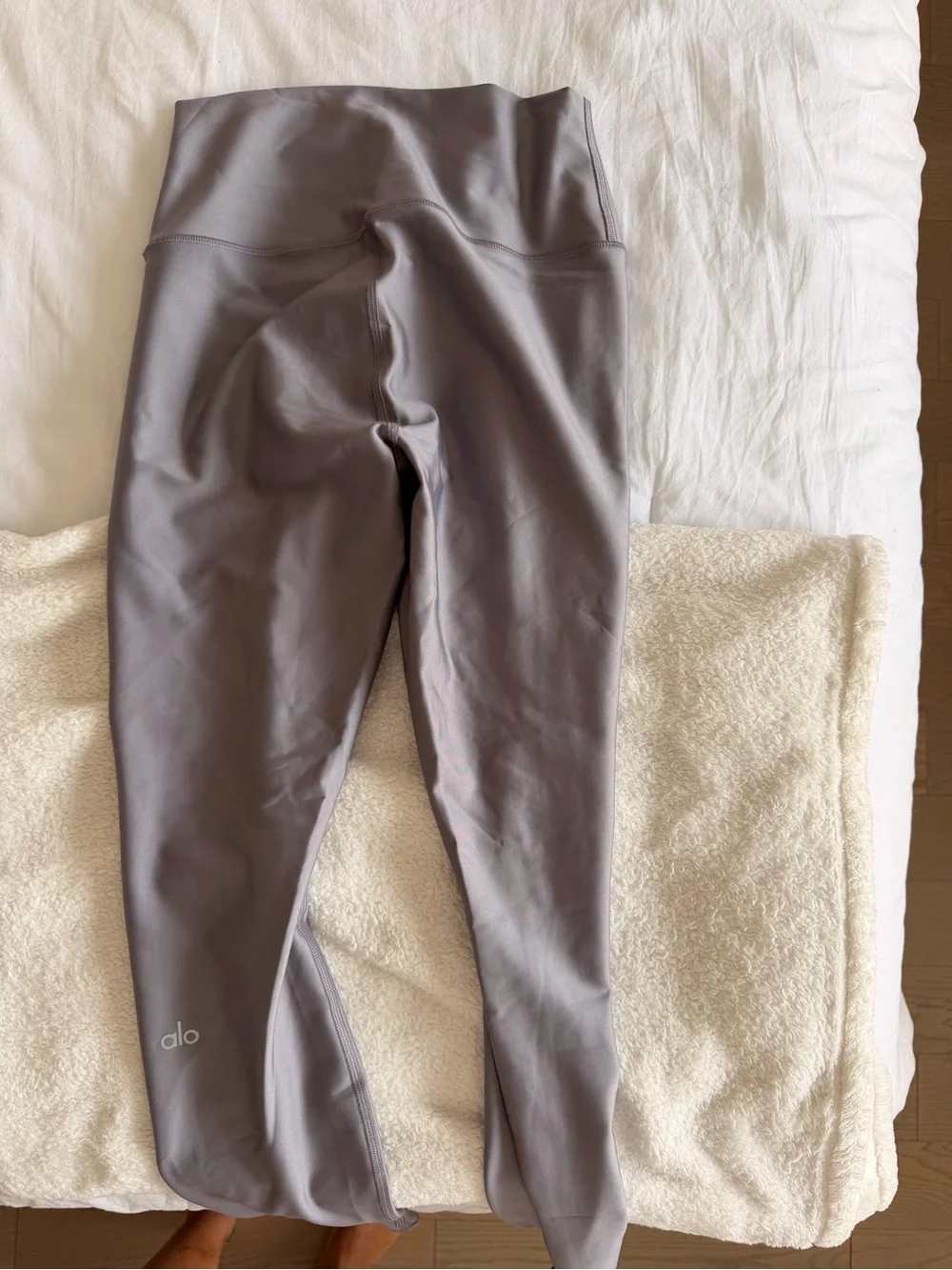 ALO Yoga High-Rise Leggings in silver Gray